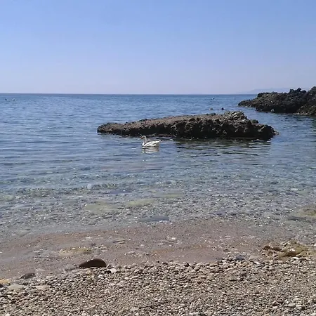 Pensión Iliolithos 4*