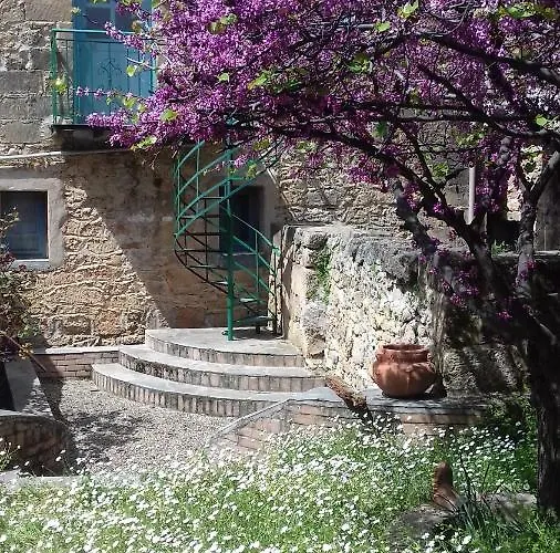 بيت ضيافة Iliolithos 4*