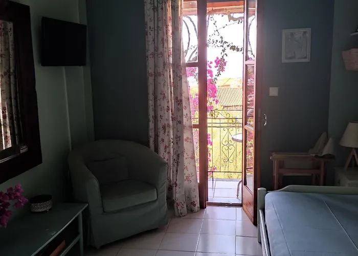 Iliolithos Pensión 4*