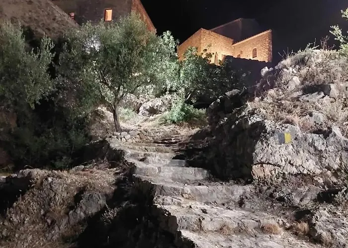 Pensión Iliolithos 4*