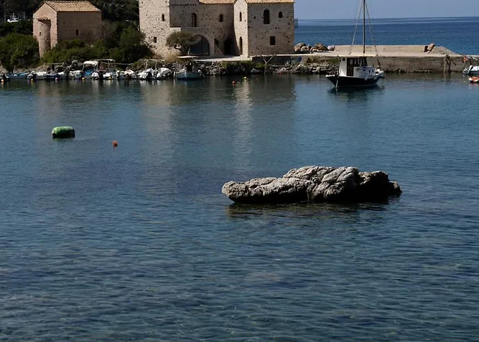 Iliolithos Pensión 4*