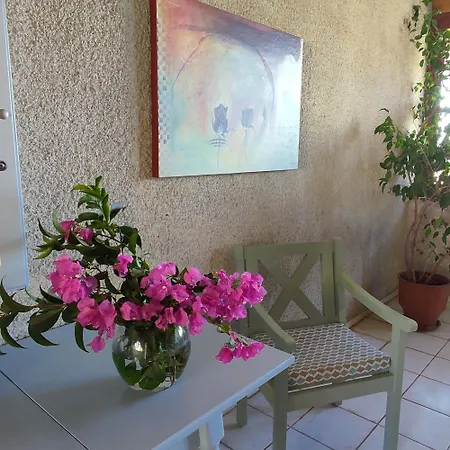 Guest house Iliolithos 4*